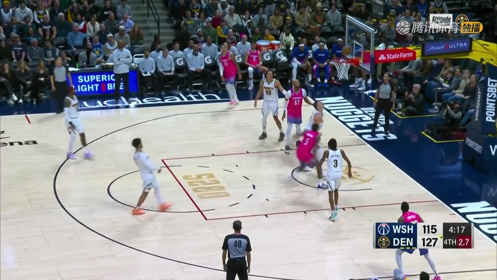 和我一隊沒這么厲害？巴頓在約基奇頭上搶到前場籃板霸氣補籃得手（約翰·巴頓）